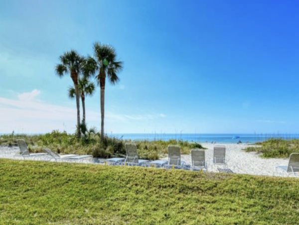 Charming Vacation Rental on Longboat Key. Call Today.